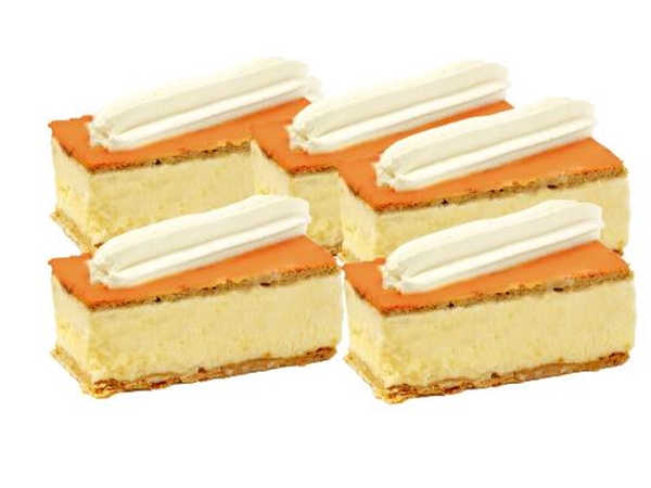 Oranje Tompouce met slagroom